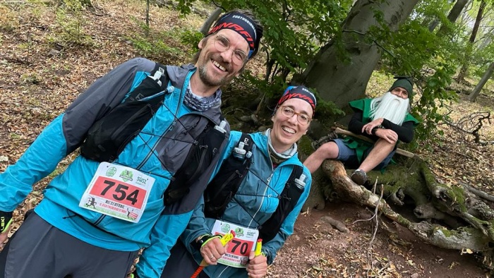 Für längere Läufe ideal: Laufrucksack mit Flaschen und Wasserblase
